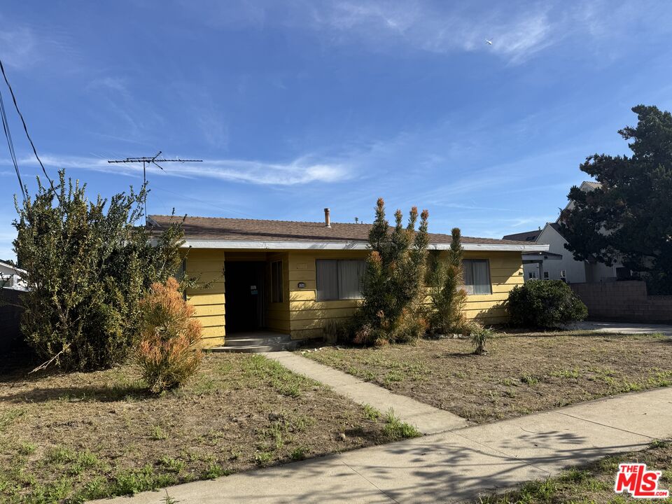 9264 Cayuga Avenue Sun Valley, CA 91352 - Photo 2 of 10 a view of a house with a patio