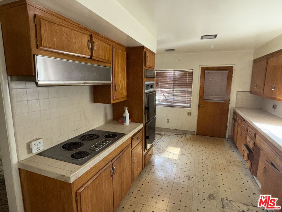 9264 Cayuga Avenue Sun Valley, CA 91352 - Photo 4 of 10 a kitchen with a stove and a refrigerator