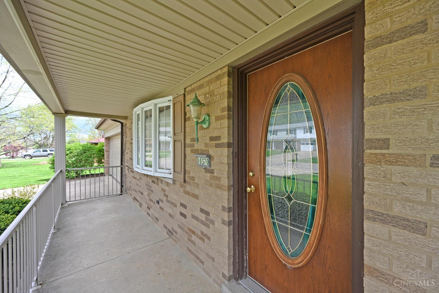 10370 Springrun Drive Cincinnati, OH 45231 - Photo 4 of 42 Gallery Image 4