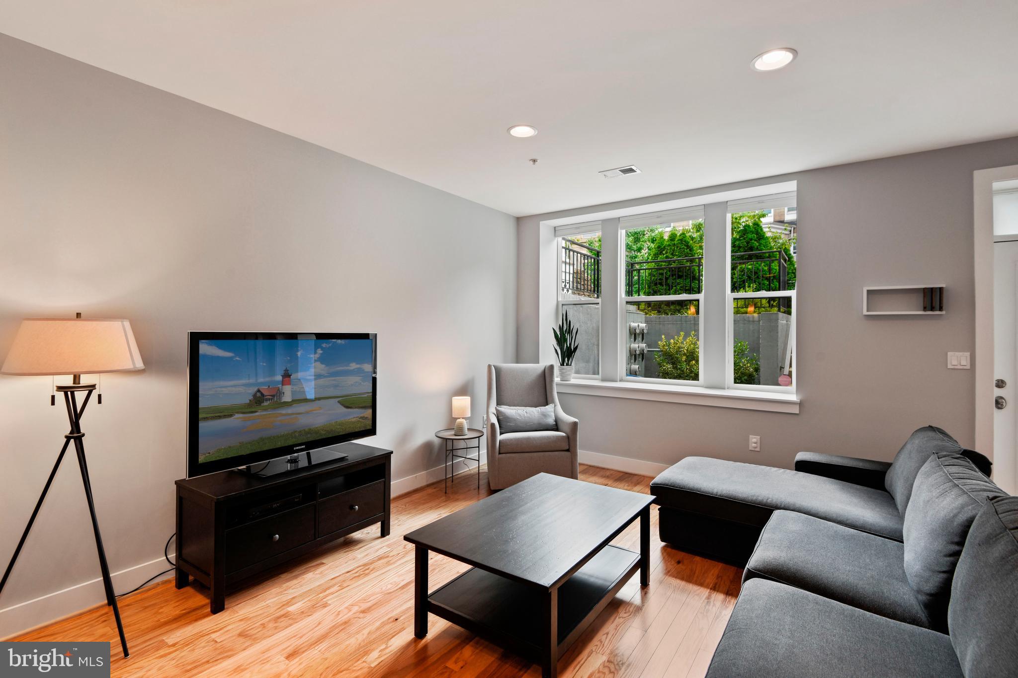 2435 Ontario Road Northwest, Unit 1 Washington, DC 20009 - Photo 6 of 29 Living Room