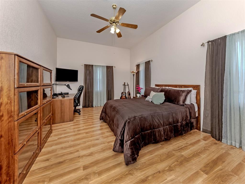 897 Colonial Road Venice, FL 34293 - Photo 17 of 49