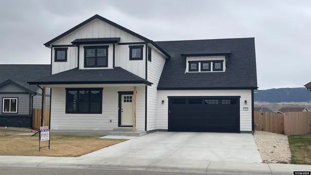 $449,900 | 4775 Buffalo Mdws Way, Mills, WY 82644