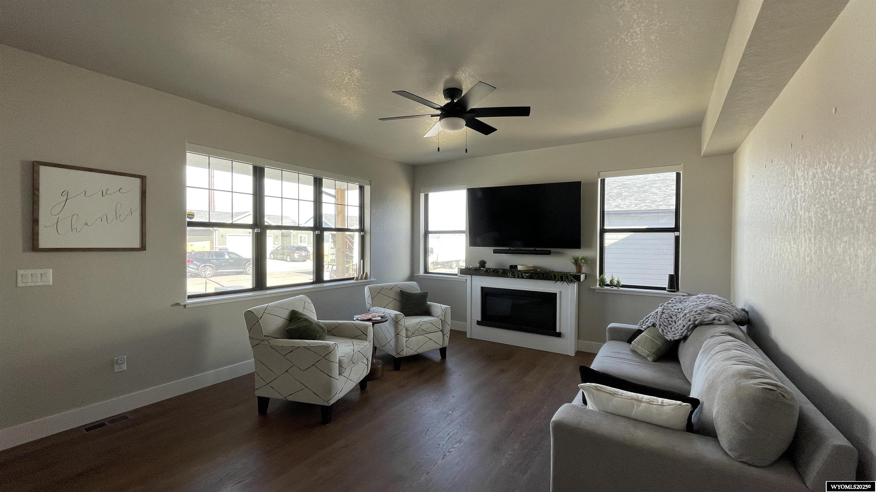 4775 Buffalo Mdws Way Mills, WY 82644 - Photo 2 of 20