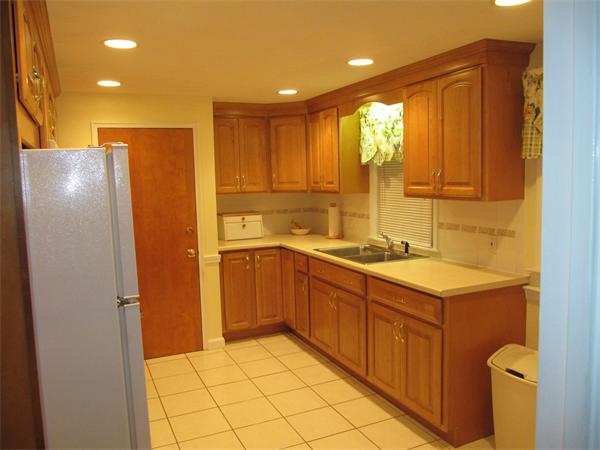 8 Reedy Road Lynnfield, MA 01940 - Photo 4 of 15 Gallery Image 4