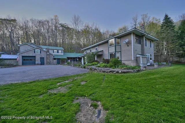 $590,000 | Undisclosed Address, Newfoundland, PA 18445