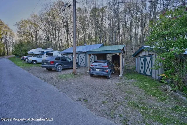 $590,000 | Undisclosed Address, Newfoundland, PA 18445