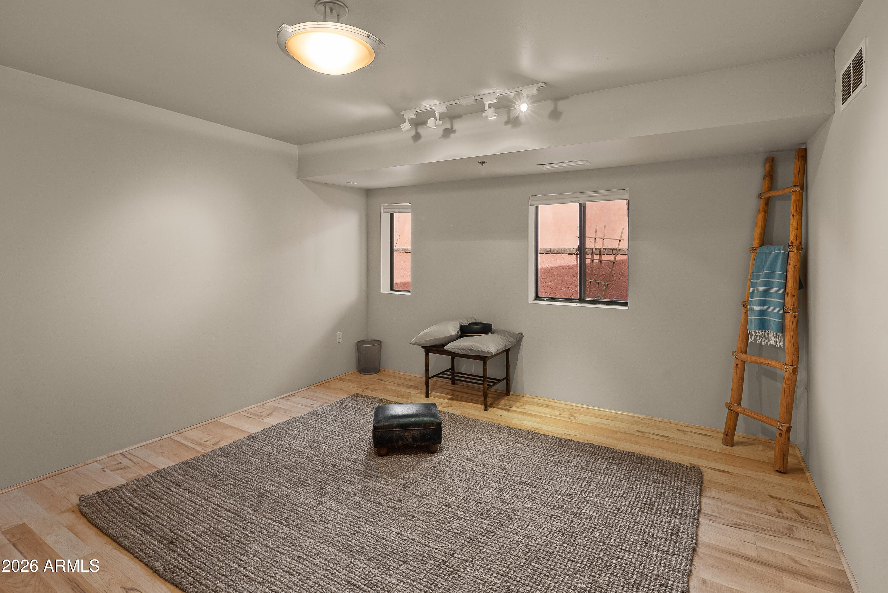 45 Birch Boulevard Sedona, AZ 86336 - Photo 11 of 50 JL_45BirchBlvd-interiors-09