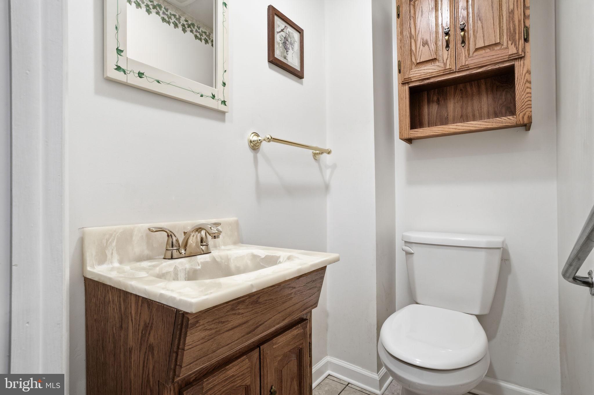 131 Ridgefield Road Philadelphia, PA 19154 - Photo 12 of 27 Main level powder room
