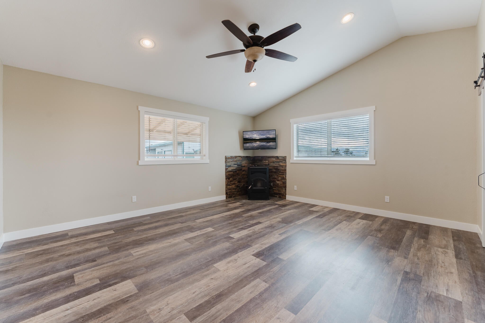 9740 Willard Road Bend, OR 97701 - Photo 16 of 38 9740 Willard Rd Small-29