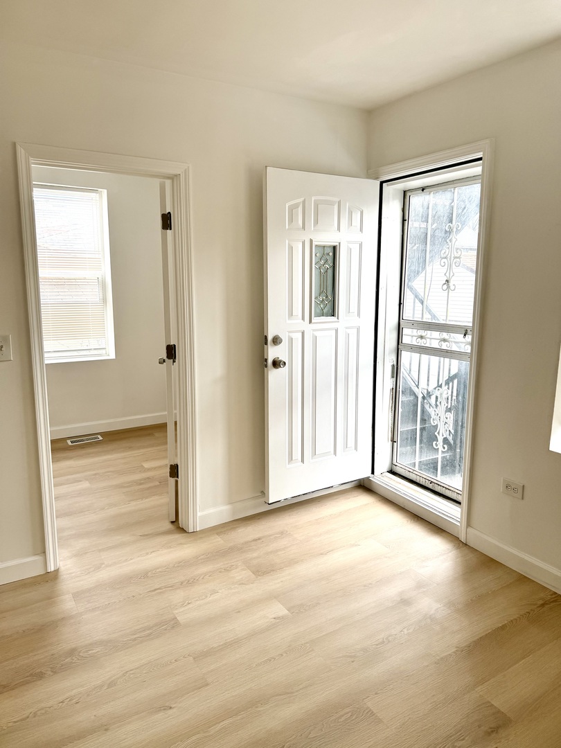 937 West 33rd Place, Unit 2F Chicago, IL 60608 - Photo 5 of 13