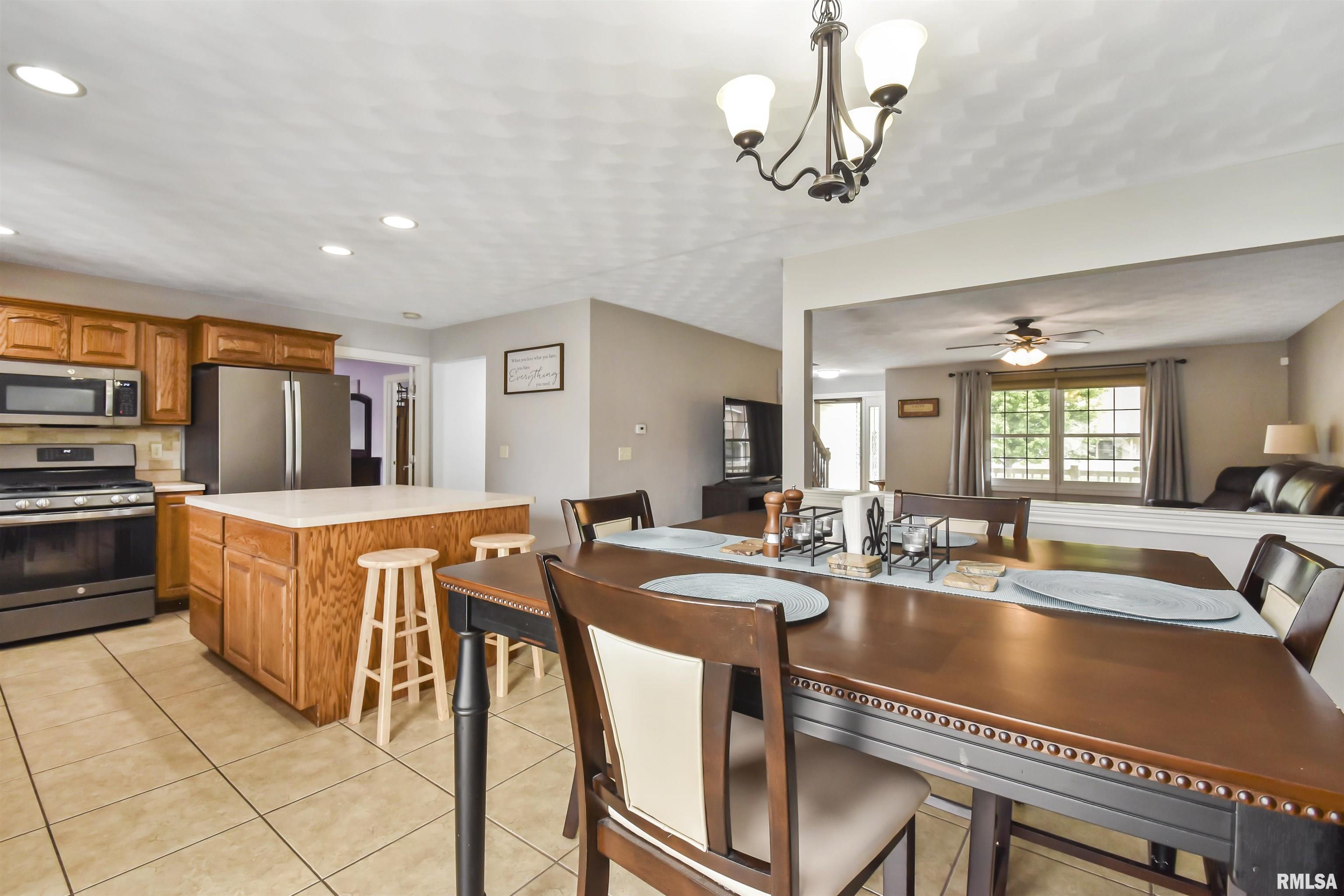 923 South Johanson Road Peoria, IL 61607 - Photo 11 of 33