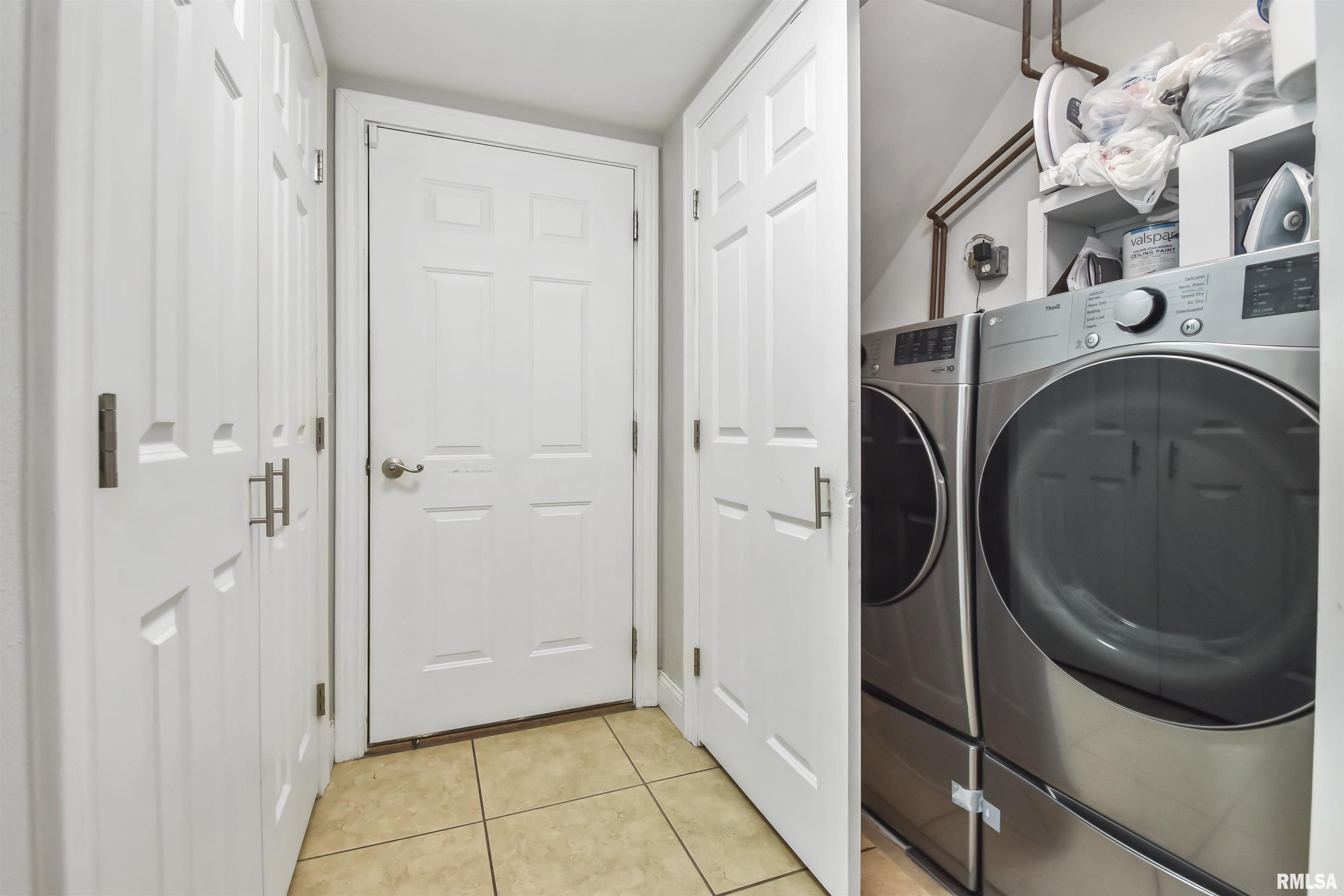 923 South Johanson Road Peoria, IL 61607 - Photo 14 of 33