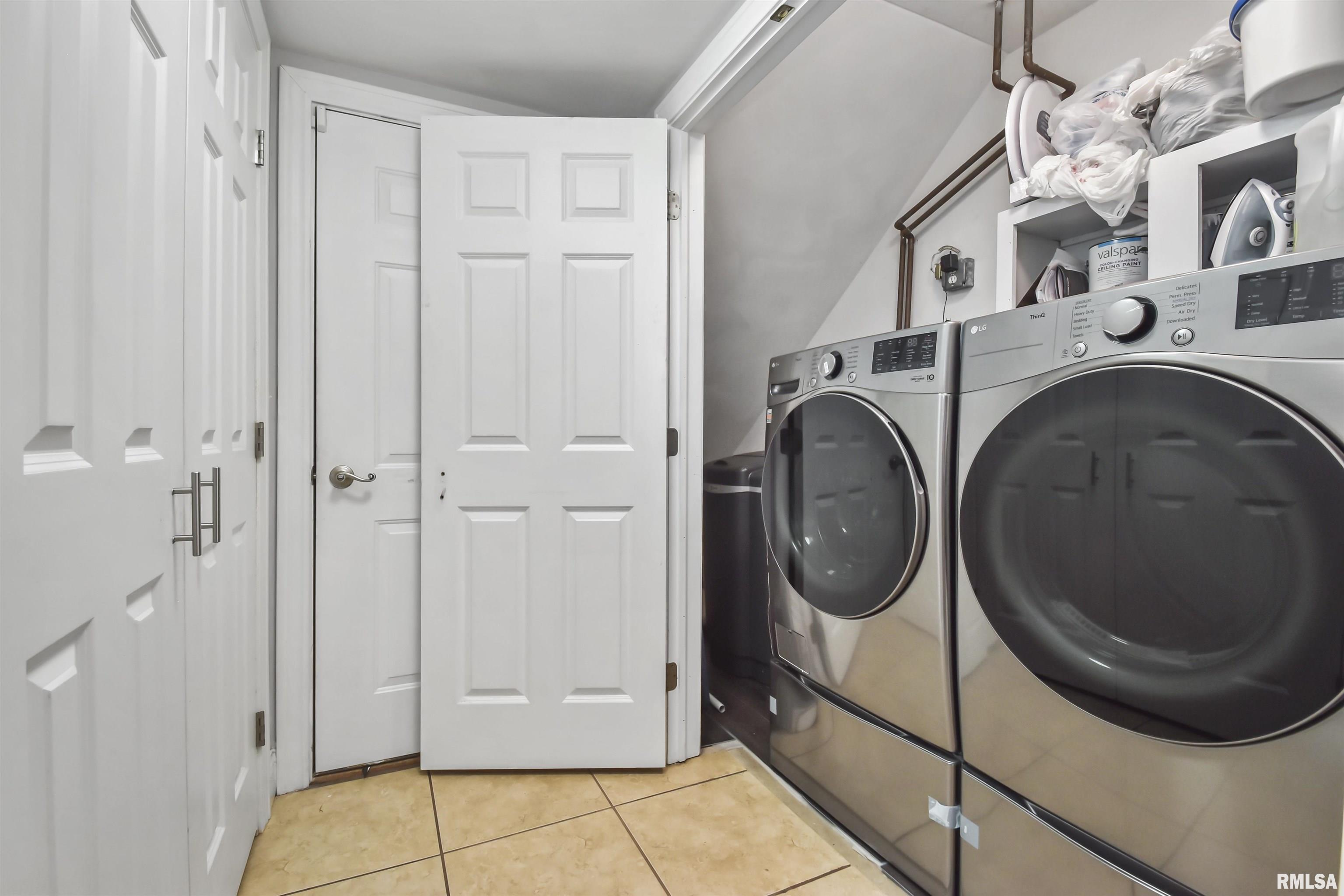 923 South Johanson Road Peoria, IL 61607 - Photo 15 of 33