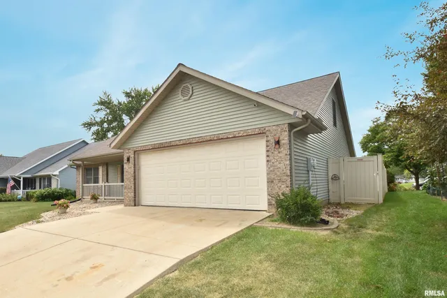 $312,000 | 923 South Johanson Road, Peoria, IL 61607