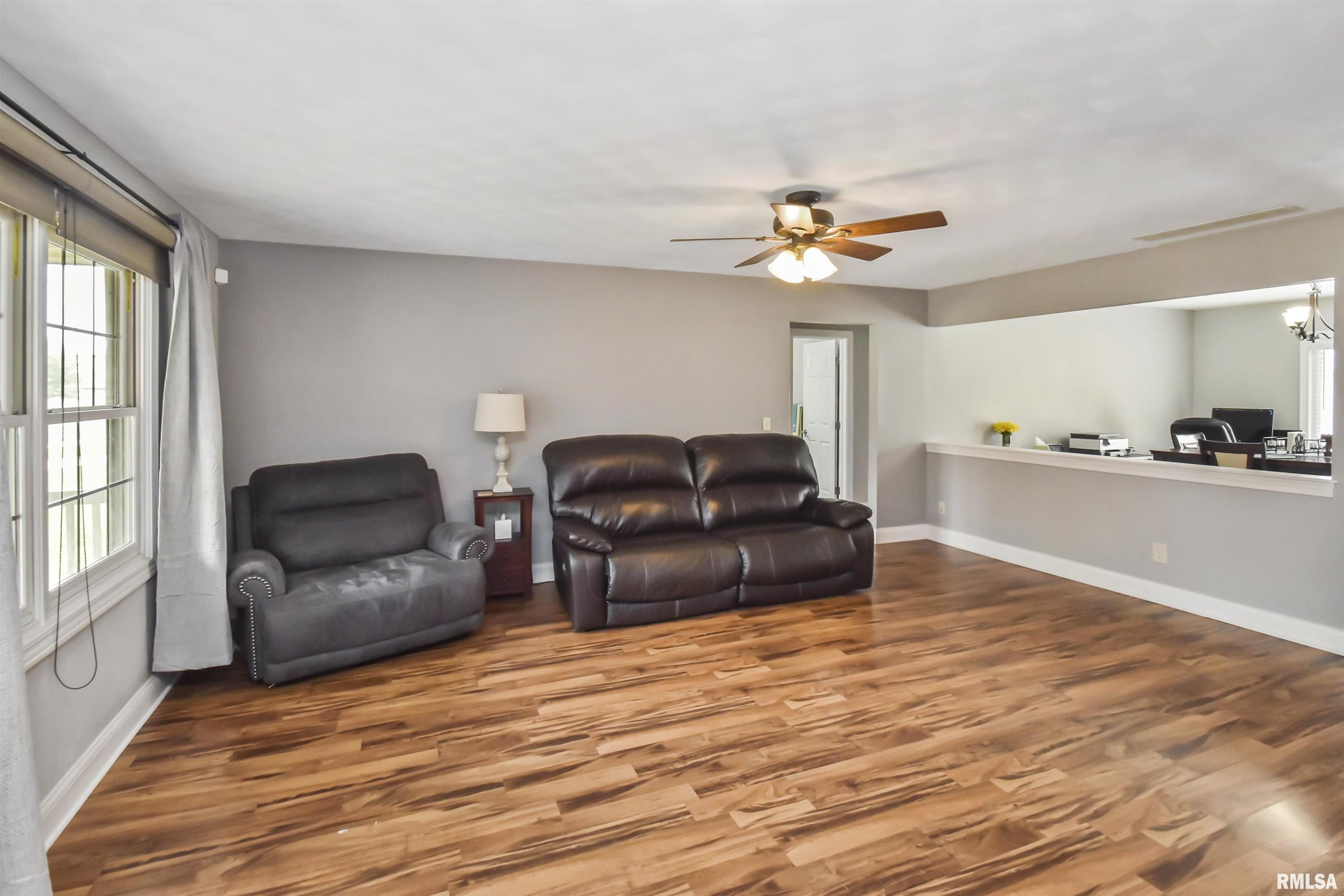 923 South Johanson Road Peoria, IL 61607 - Photo 4 of 33