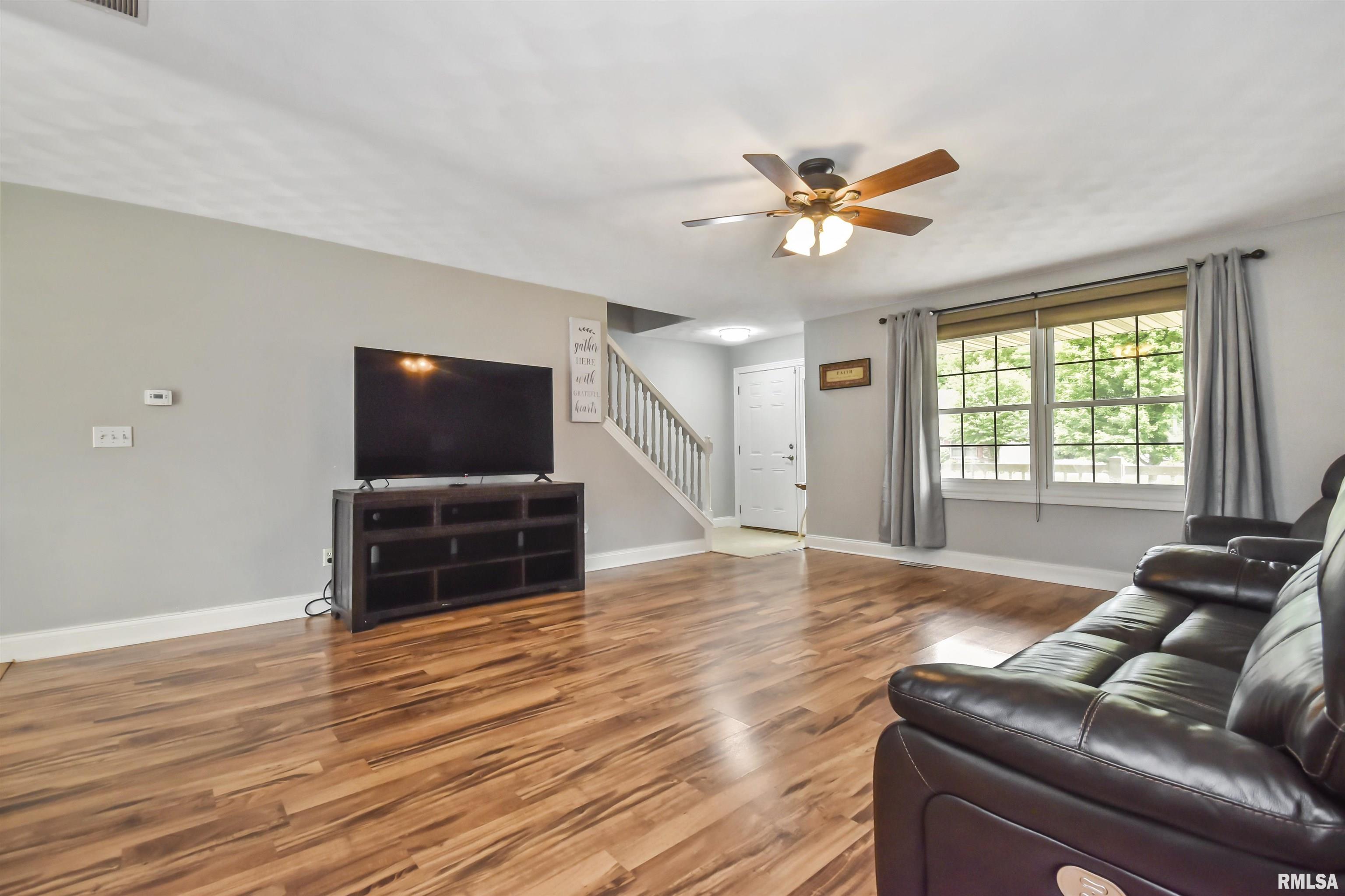 923 South Johanson Road Peoria, IL 61607 - Photo 6 of 33