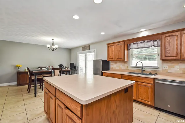 $312,000 | 923 South Johanson Road, Peoria, IL 61607