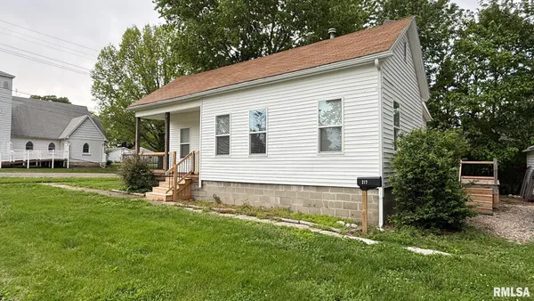 $105,000 | 217 East Tremont Street, Waverly, IL 62692