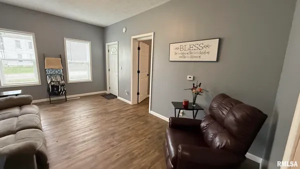$105,000 | 217 East Tremont Street, Waverly, IL 62692