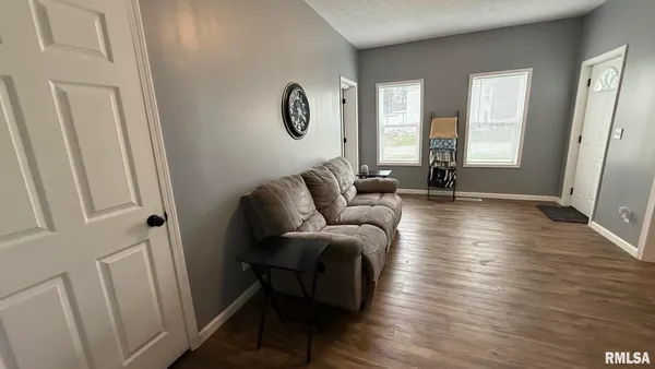 $105,000 | 217 East Tremont Street, Waverly, IL 62692