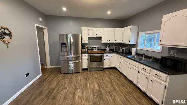 $105,000 | 217 East Tremont Street, Waverly, IL 62692