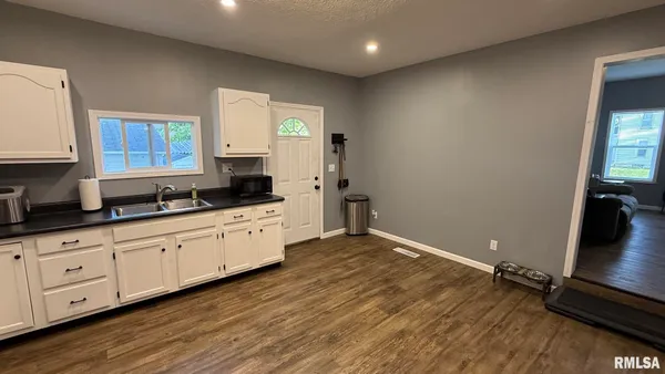 $105,000 | 217 East Tremont Street, Waverly, IL 62692