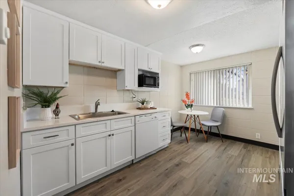 $260,000 | 952 South Curtis Road, Boise, ID 83705