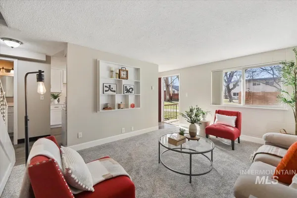 $260,000 | 952 South Curtis Road, Boise, ID 83705