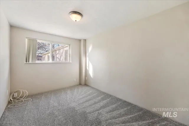 $260,000 | 952 South Curtis Road, Boise, ID 83705