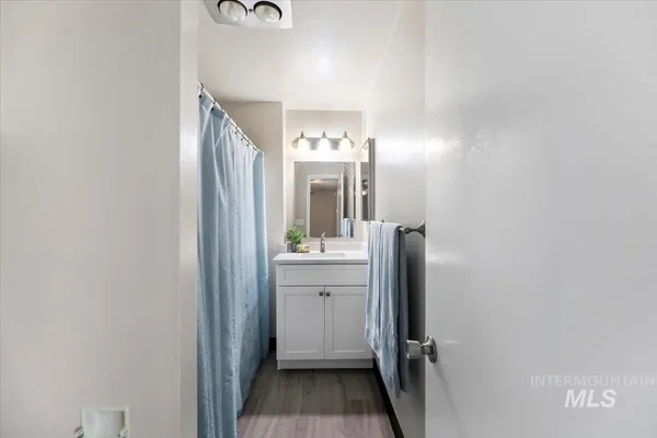 $260,000 | 952 South Curtis Road, Boise, ID 83705