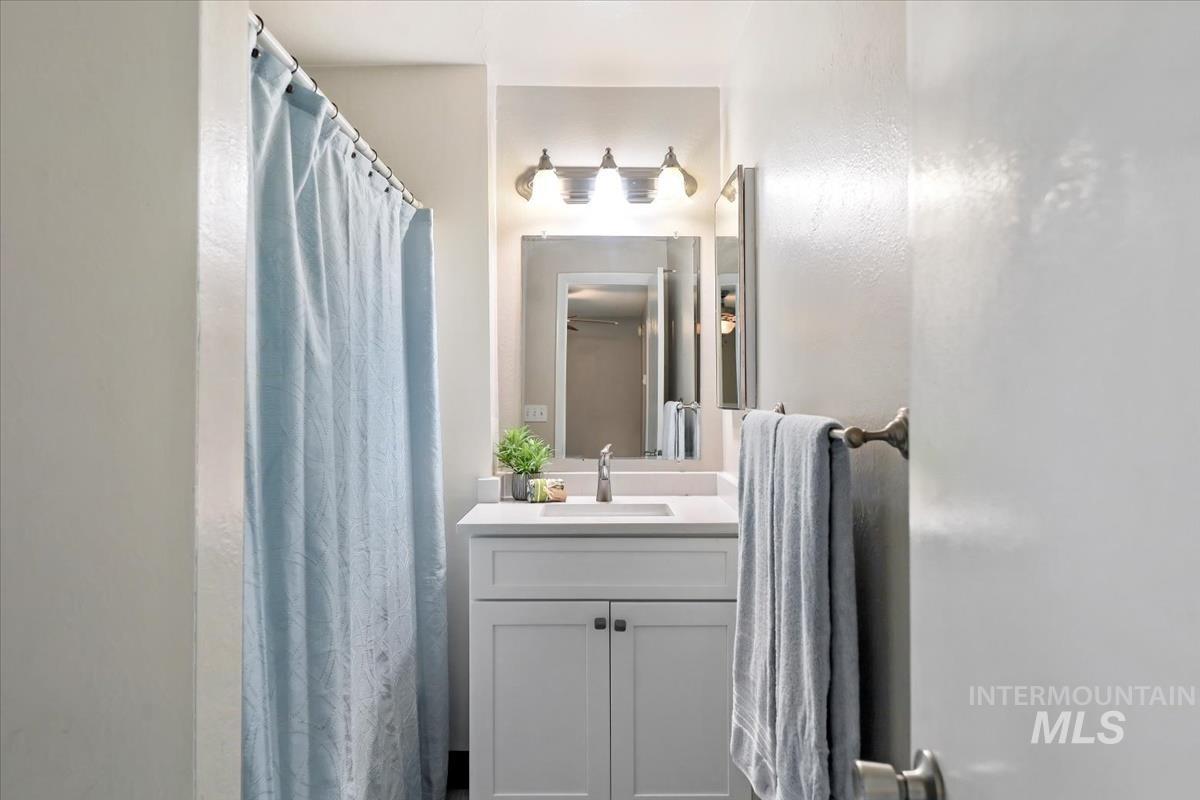 952 South Curtis Road Boise, ID 83705 - Photo 28 of 37 Bathroom featuring a shower with shower curtain and vanity
