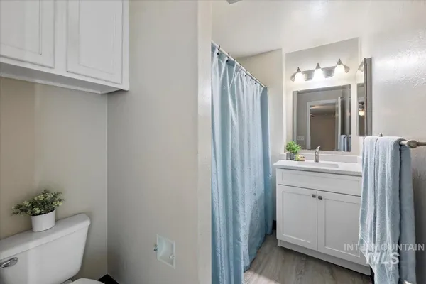 $260,000 | 952 South Curtis Road, Boise, ID 83705