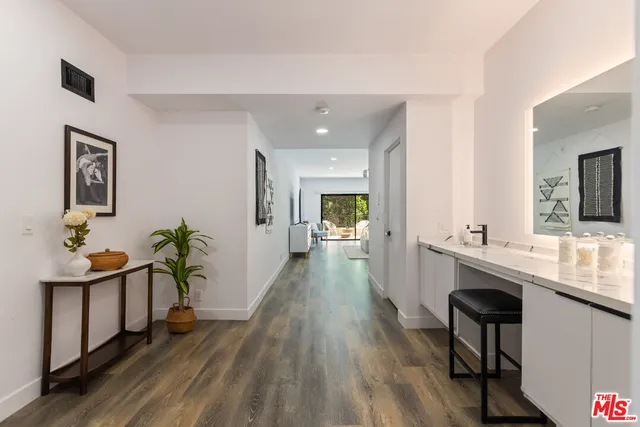 $6,250 | 1210 North Kings Road, Unit 101, West Hollywood, CA 90069