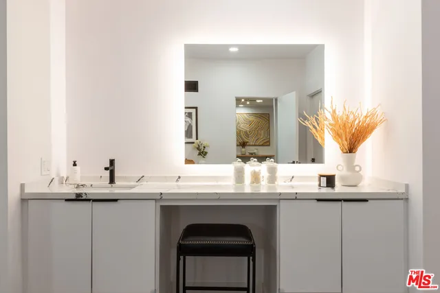 $6,250 | 1210 North Kings Road, Unit 101, West Hollywood, CA 90069