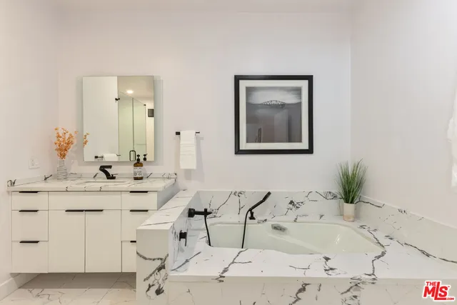 $6,250 | 1210 North Kings Road, Unit 101, West Hollywood, CA 90069