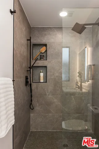 $6,250 | 1210 North Kings Road, Unit 101, West Hollywood, CA 90069