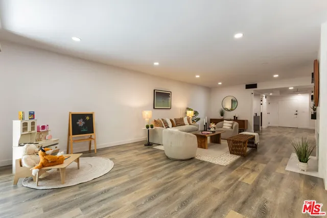 $6,250 | 1210 North Kings Road, Unit 101, West Hollywood, CA 90069