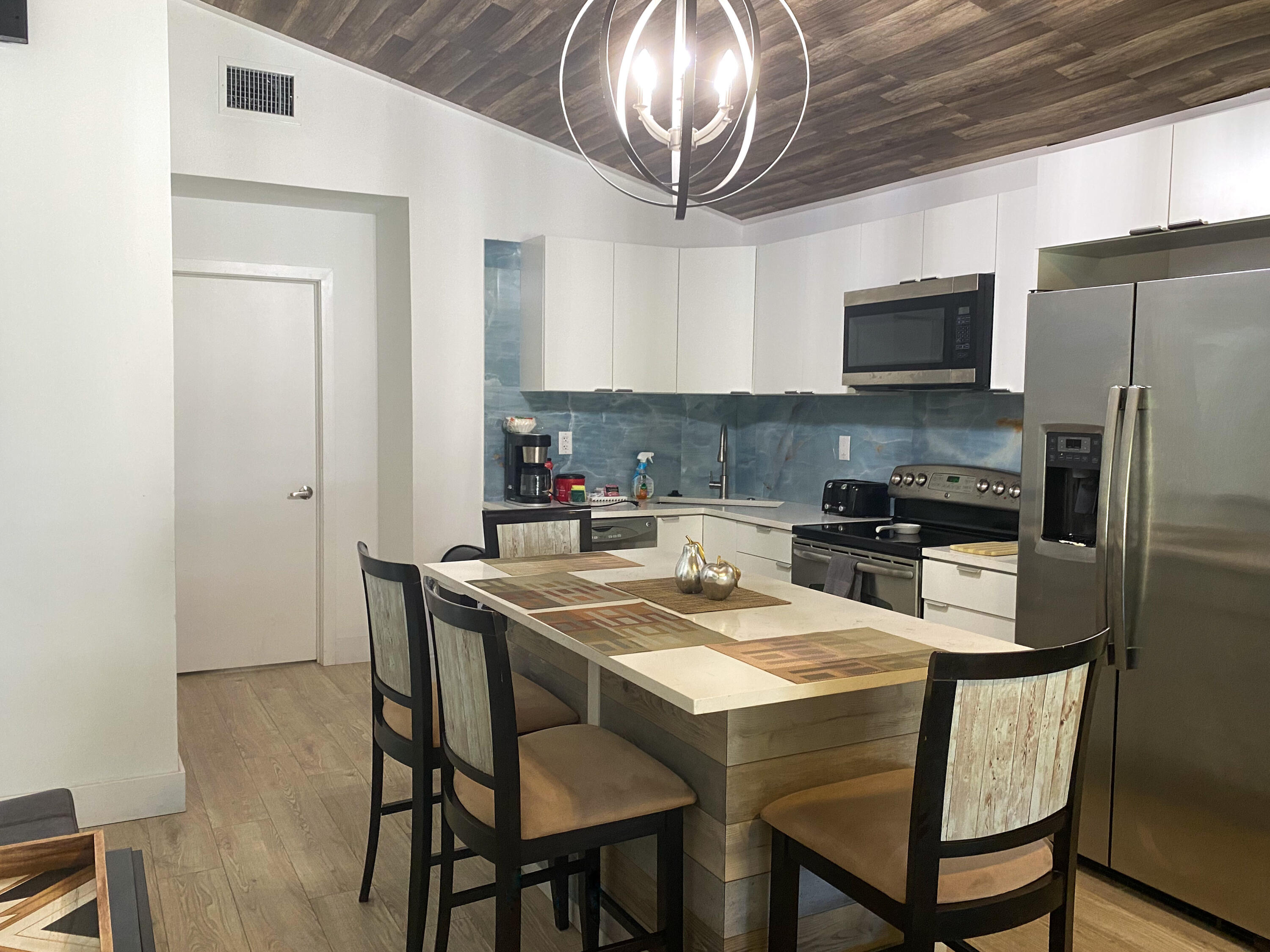 245 East 25th Street Riviera Beach, FL 33404 - Photo 8 of 23 E4BC3FCE-0811-4470-8CD5-0DF4563B3060