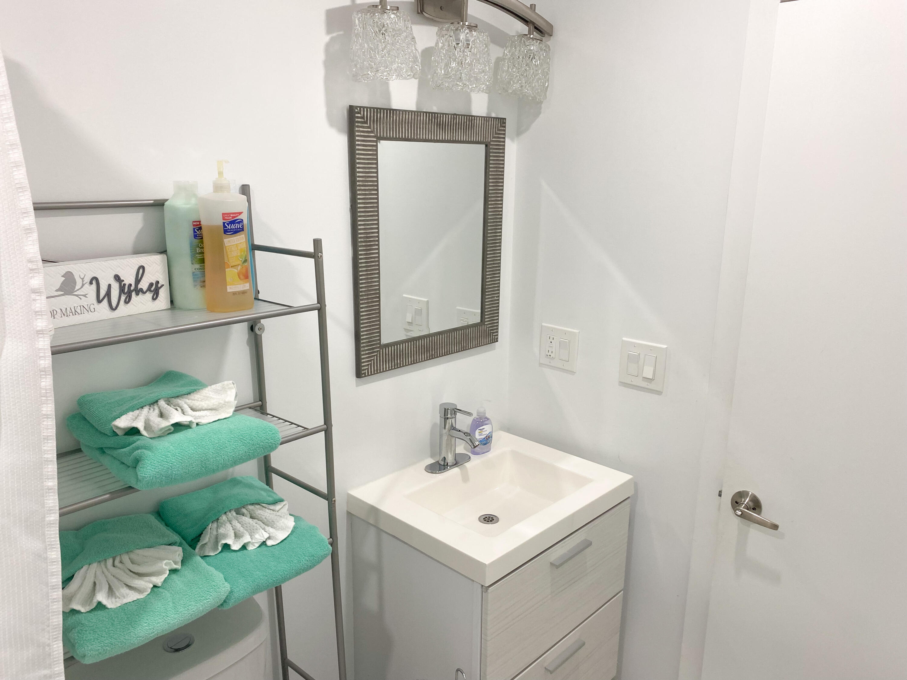 245 East 25th Street Riviera Beach, FL 33404 - Photo 10 of 23 7372CC2C-1E4B-4BD2-8D34-3E95D6B37B0E