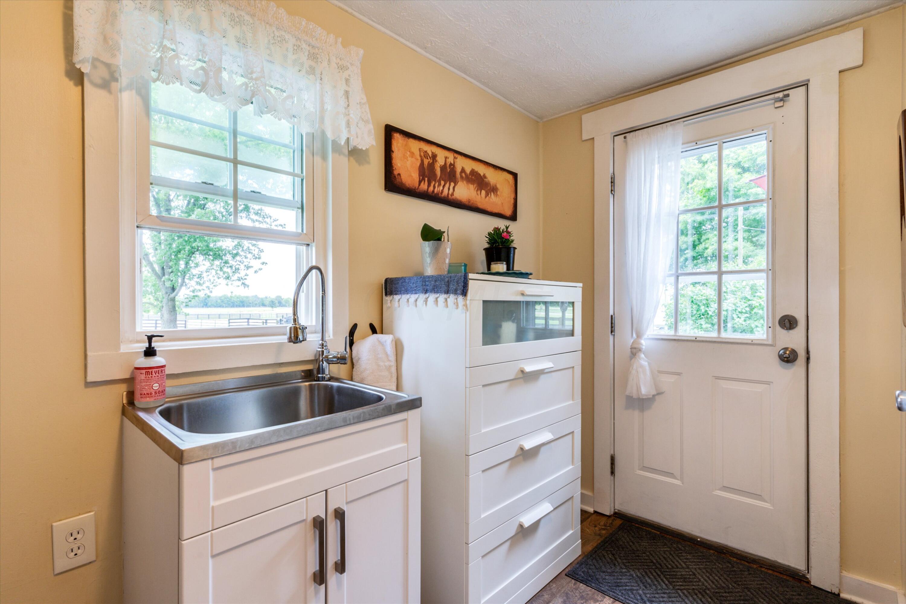 13930 London Road Orient, OH 43146 - Photo 21 of 79 Gallery Image 21