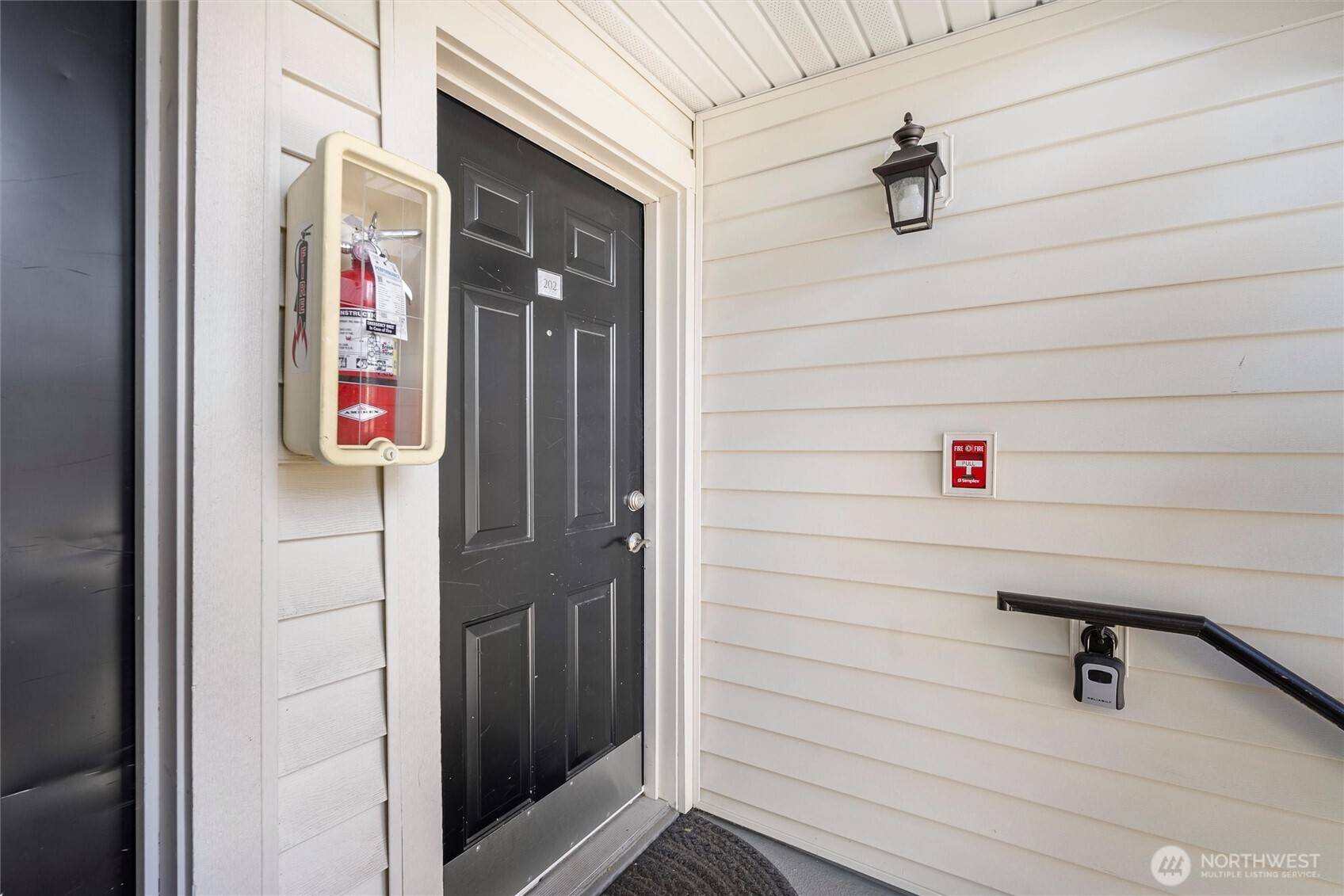 12404 East Gibson Road, Unit M202 Everett, WA 98204 - Photo 4 of 28