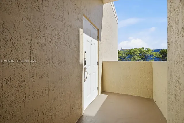 $2,800 | 8430 Southwest 8th Street, Unit 405B, Miami, FL 33144