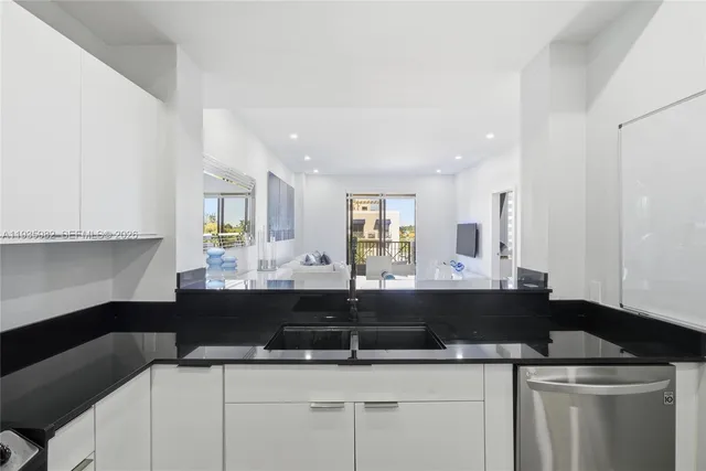 $2,800 | 8430 Southwest 8th Street, Unit 405B, Miami, FL 33144