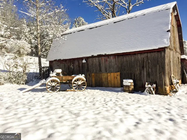 a view of the terrace of house