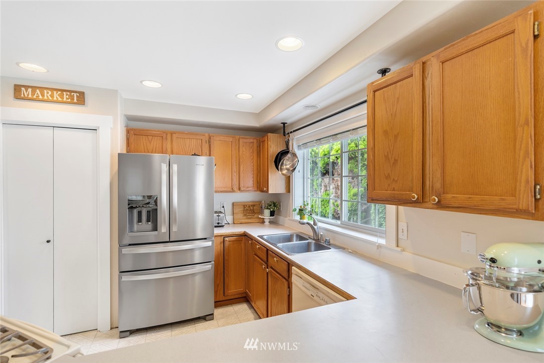 715 232nd Street Southeast Bothell, WA 98021 - Photo 9 of 24