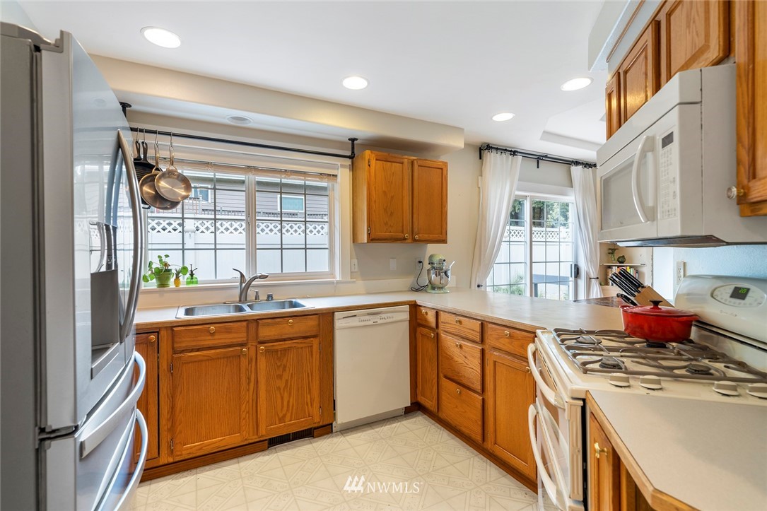 715 232nd Street Southeast Bothell, WA 98021 - Photo 10 of 24
