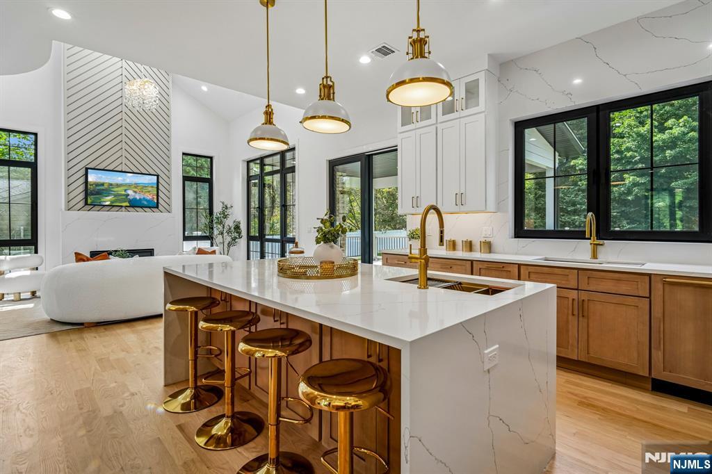 83 Falcon Road Livingston, NJ 07039 - Photo 8 of 20 Gallery Image 8