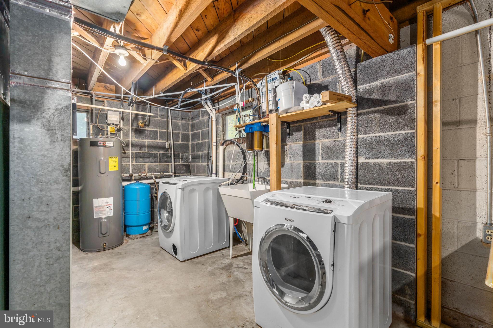 22188 Colemans Mill Road Ruther Glen, VA 22546 - Photo 41 of 55 Newer front loading Bosch washer and dryer! Mop s