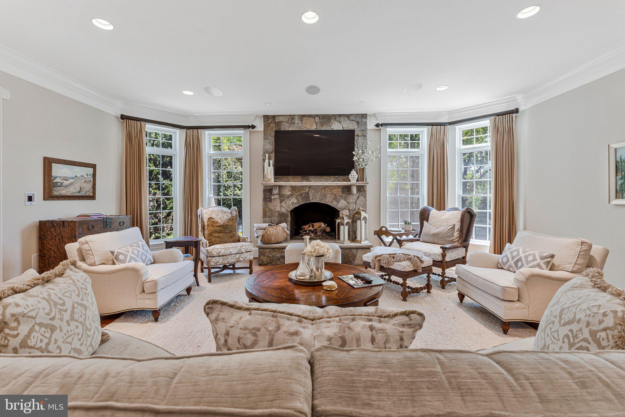 6807 Wemberly Way McLean, VA 22101 - Photo 20 of 82 Family Room