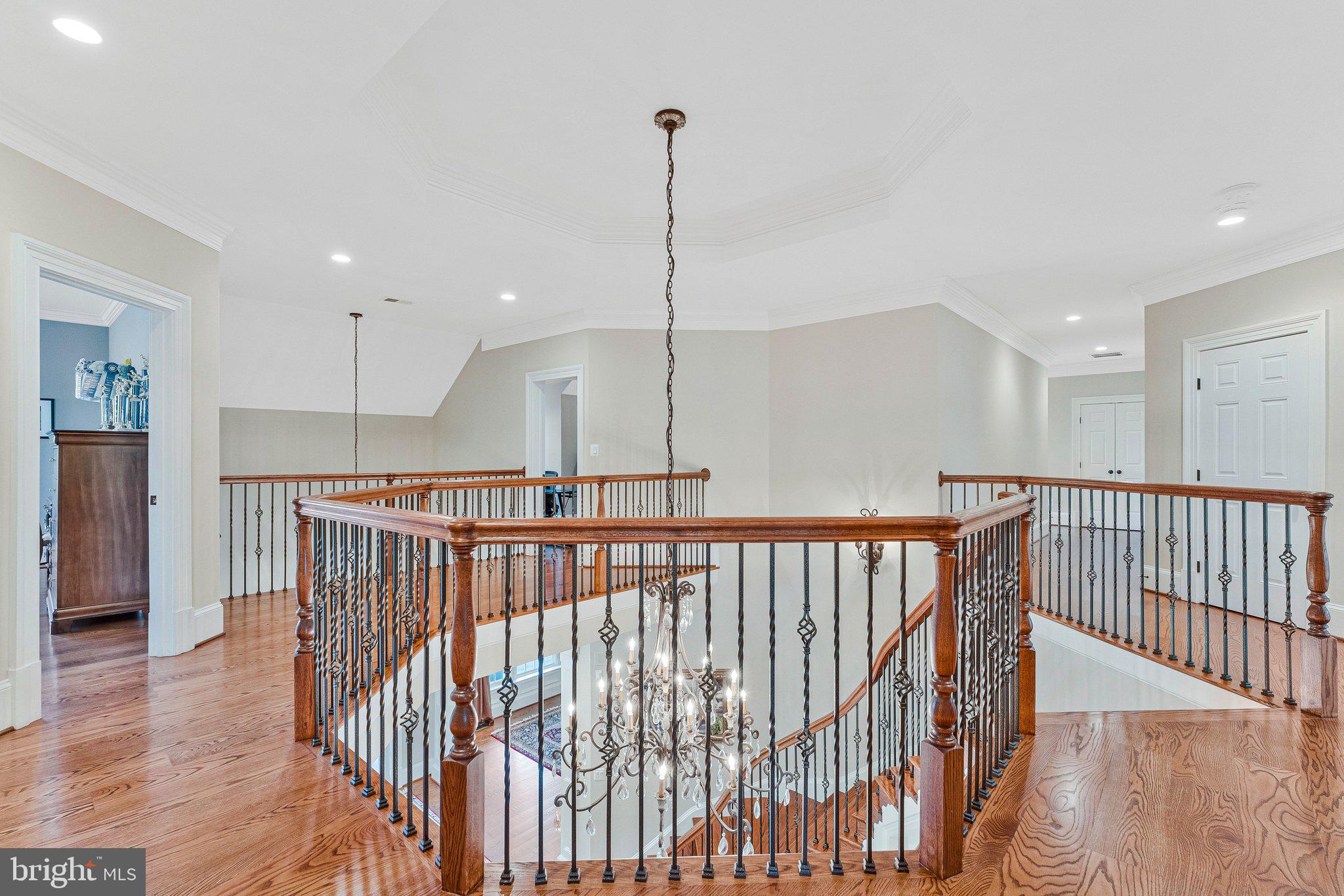 6807 Wemberly Way McLean, VA 22101 - Photo 26 of 82 Upper level landing